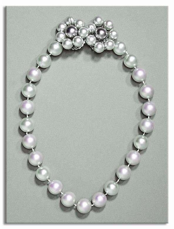 Donna Karan’s Pearl Necklace Fashion Elite